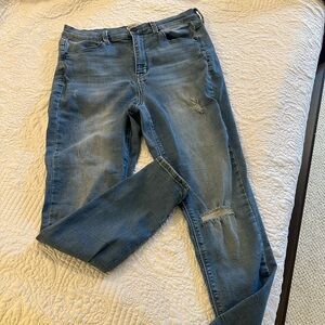 Mudd Women's Cropped Distressed Blue Jeans